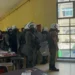 Μπήκαν τα ΜΑΤ στο ΑΠΘ μετά την άγρια επίθεση αντιεξουσιαστών με ρόπαλα σε φοιτητές των ΕΑΑΚ, 6 τραυματίες