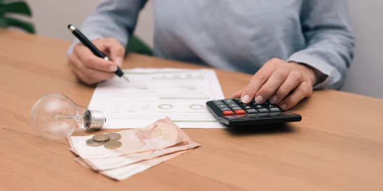 Alpha Bank: Οι ενεργειακές ανατιμήσεις πιέζουν την ελληνική οικονομία με επίκεντρο μεταφορές, στέγαση