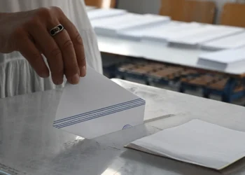 Δημοσκόπηση Interview: Στο 29,5% η ΝΔ, δεύτερο το κόμμα Τσίπρα, τέταρτη η Καρυστιανού
