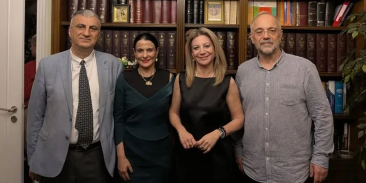 Οι συμβολισμοί, τα πρόσωπα «κλειδιά» και η σκηνοθεσία για τις ανακοινώσεις του κόμματος Καρυστιανού στη Θεσσαλονίκη
