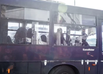 Στη φυλακή 6 από τους κατηγορούμενους για τη ληστεία σε τράπεζα στην Κάτω Τιθορέα – Επεισόδια στην Ευελπίδων