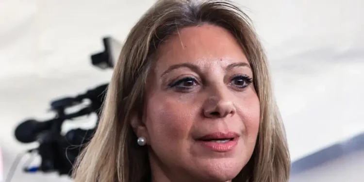 Η Μαρία Καρυστιανού προαναγγέλλει κόμμα μέσα στον Μάιο και καταγγέλλει προσπάθειες εξαγοράς