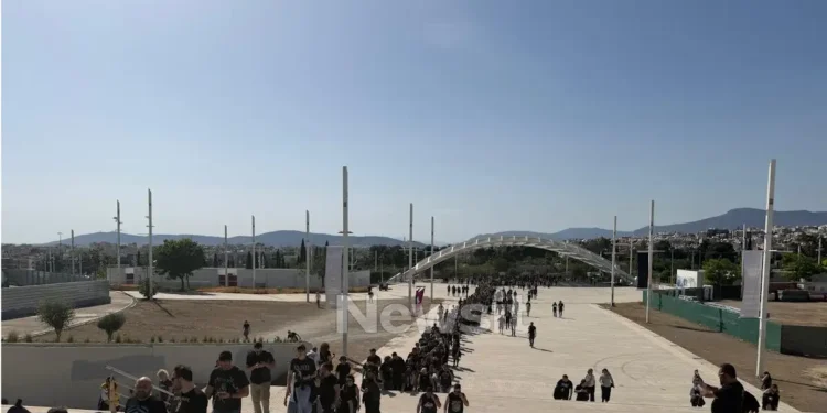 Metallica: Πανζουρλισμός στο ΟΑΚΑ – Η στιγμή που ανοίγουν οι πύλες και μπαίνει τρέχοντας ο κόσμος