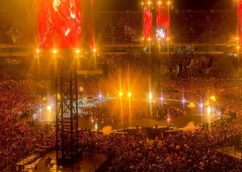 «Ντελίριο» για τους Metallica στο ΟΑΚΑ: Πάνω από 80.000 κόσμου αποθέωσε τους θρύλους της metal σκηνής
