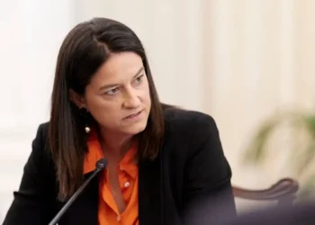Equal Payment: Ίση αμοιβή μεταξύ ανδρών και γυναικών για ίδια εργασία – Τι προβλέπει το νομοσχέδιο Κεραμέως