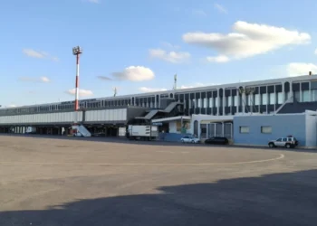 Ελληνικά αεροδρόμια: Αλμα 5,6% στην επιβατική κίνηση του τετραμήνου, αυξήθηκαν σε 123.146 οι πτήσεις