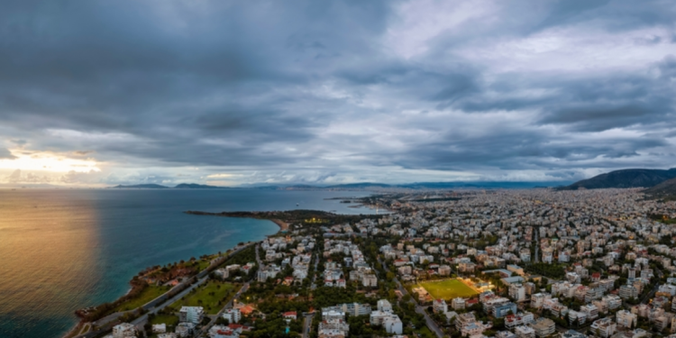 Στο πόδι οι αρχές για τη μυστηριώδη οσμή στα νότια προάστια: Πλήθος σεναρίων, αλλά χωρίς απαντήσεις για την προέλευση