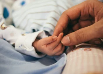 «Νταντάδες της Γειτονιάς»: Σχεδόν 70.000 οι ενδιαφερόμενοι – Πότε θα «τρέξει» το πρόγραμμα