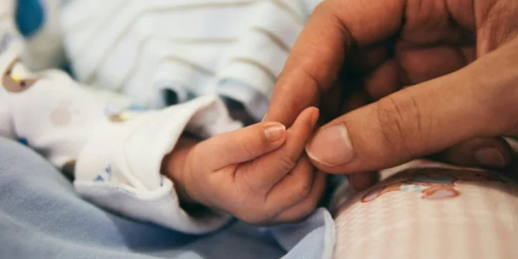 «Νταντάδες της Γειτονιάς»: Σχεδόν 70.000 οι ενδιαφερόμενοι – Πότε θα «τρέξει» το πρόγραμμα