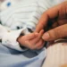 «Νταντάδες της Γειτονιάς»: Σχεδόν 70.000 οι ενδιαφερόμενοι – Πότε θα «τρέξει» το πρόγραμμα