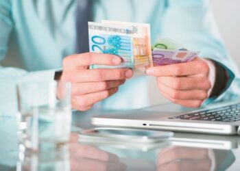 Νέα ρύθμιση 72 δόσεων σε Eφορία και Ταμεία: Πώς πέφτει η δόση έως 80% και ποιοι βγαίνουν κερδισμένοι (πίνακας)