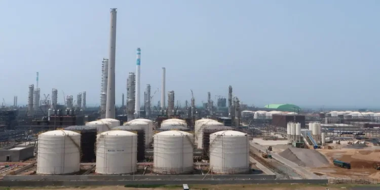 Το πετρέλαιο Brent κάτω από τα 98 δολάρια, καθώς οι επενδυτές ποντάρουν σε συμφωνία μεταξύ ΗΠΑ και Ιράν