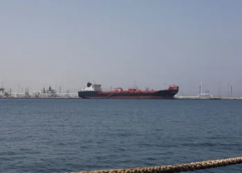 Σε νέα ύψη το πετρέλαιο: Πάνω από τα 111 δολάρια το Brent υπό τον φόβο παρατεταμένου αποκλεισμού των Στενών του Ορμούζ