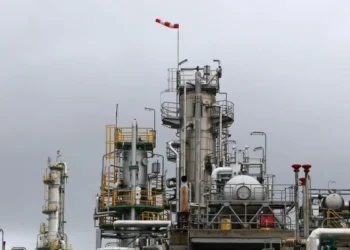 Πετρέλαιο: Επιταχύνεται η πτώση, με το Brent να επιστρέφει ολοταχώς στα 100 δολάρια μετά τις ελπίδες για συμφωνία ΗΠΑ με Ιράν