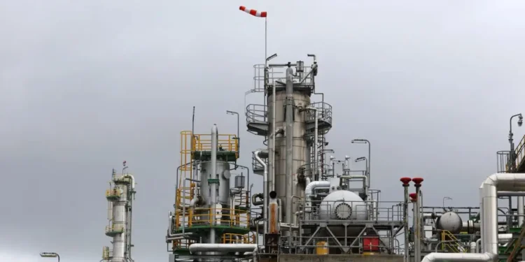 Πετρέλαιο: Επιταχύνεται η πτώση, με το Brent να επιστρέφει ολοταχώς στα 100 δολάρια μετά τις ελπίδες για συμφωνία ΗΠΑ με Ιράν