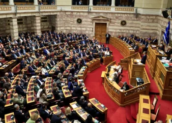 Ξεκινά τριήμερο με υψηλά πολιτικά θερμόμετρα στη Βουλή για ΟΠΕΚΕΠΕ και υποκλοπές