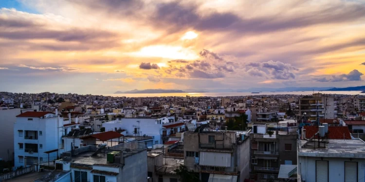 Σαρηγιάννης: Τα δύο σενάρια για τη μυστηριώδη οσμή στα νότια προάστια, «εκτιμάται ότι προέρχεται από τη θάλασσα»