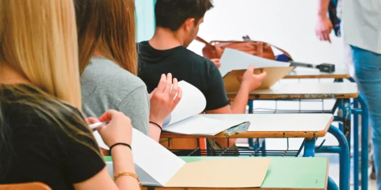 Πανελλαδικές, ψυχική πίεση και εφηβική ανθεκτικότητα: Τι αναδεικνύει η τραγωδία στην Ηλιούπολη, η σημασία της έγκαιρης στήριξης