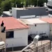 «Τα παιδιά 8 και 9 ετών φορούσαν πάνες, ήταν σαν στρατιωτάκια»: Νέα καταγγελία για την οικογένεια που έμενε μέσα σε ακαθαρσίες στο Περιστέρι
