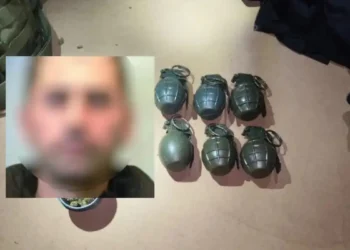 Μικρολίμανο: Από το 1995 απασχολεί τις αρχές ο «Τίτι» που απείλησε αστυνομικούς και πυροβολήθηκε – Φωτογραφίες από τον βαρύ οπλισμό του