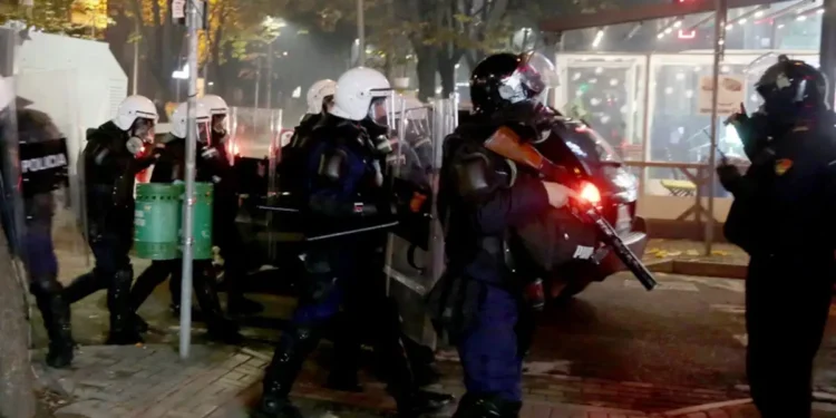 Επεισόδια στην Αλβανία: Ένας Έλληνας ανάμεσα στους τραυματίες – «Πλήρη διαλεύκανση» ζητά το ελληνικό υπουργείου Εξωτερικών