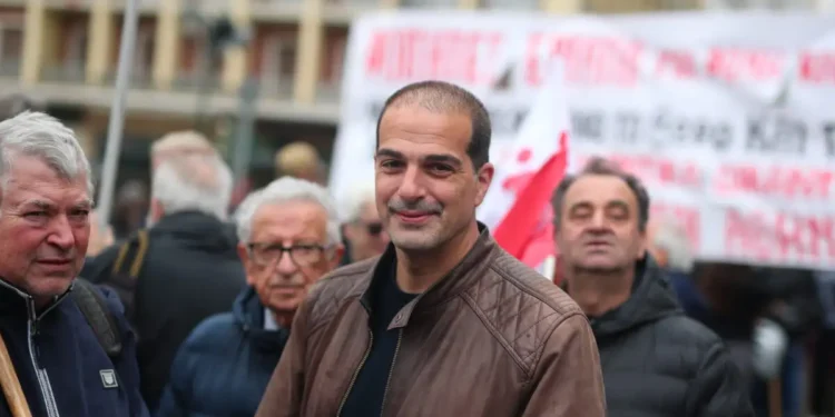 Νέα Αριστερά κατά της ΕΛΑΣ του Τσίπρα με προειδοποιήσεις για «όσους θέλουν να ανέβουν στο άρμα του»