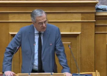 Παρέμβαση Αντώνη Σαμαρά στη Βουλή : “Η χώρα βρίσκεται σε υποχώρηση – “Πόσο πια θα εξευτελιστούν οι θέσμοι, τι φοβάται ο κ.Μητσοτάκης;”