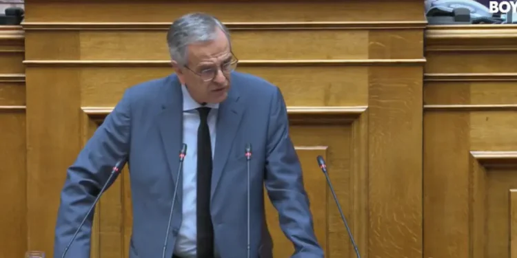 Παρέμβαση Αντώνη Σαμαρά στη Βουλή : “Η χώρα βρίσκεται σε υποχώρηση – “Πόσο πια θα εξευτελιστούν οι θέσμοι, τι φοβάται ο κ.Μητσοτάκης;”