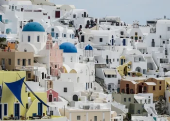 14 ερωταπαντήσεις για το νέο χωροταξικό για τον τουρισμό: Τι αλλάζει στις κορεσμένες περιοχές σε νησιά και ηπειρωτική χώρα