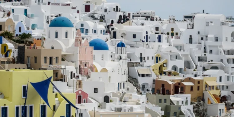 14 ερωταπαντήσεις για το νέο χωροταξικό για τον τουρισμό: Τι αλλάζει στις κορεσμένες περιοχές σε νησιά και ηπειρωτική χώρα