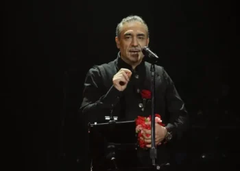Νότης Σφακιανάκης: Βαρύ πένθος για τον τραγουδιστή – Πέθανε η αδερφή το