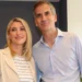 Σία Κοσιώνη και Κώστας Μπακογιάννης χαμογελαστοί στην παρουσίαση του βιβλίου της – Οι κοινές φωτογραφίες