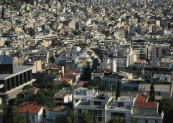 Ακίνητα: Οι 45 φόροι και επιβαρύνσεις που «πνίγουν» την αγορά – Από το οικόπεδο μέχρι το ενοίκιο και την κληρονομιά