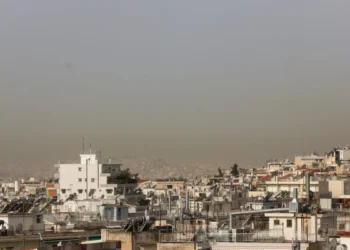Καιρός: Θερμή εισβολή με 30άρια στο τέλος της εβδομάδας – Η αφρικανική σκόνη θα κάνει αποπνικτική την ατμόσφαιρα