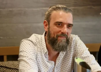 Σωτήρης Τσαφούλιας: «Μια φορά ο πατέρας μου πέρασε από δίπλα μου και έφυγε, δεν με γνώρισε»