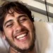Survivor: Η πρώτη φωτογραφία του Σταύρου Φλώρου μέσα από το νοσοκομείο – Χαμογελά πλατιά λίγο πριν φύγει για ΗΠΑ