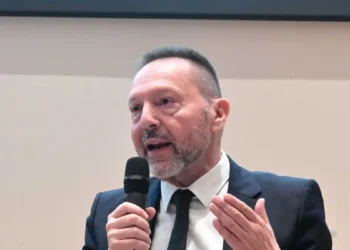 Στουρνάρας: Αστικός μύθος οι τριγωνικές συναλλαγές μεταξύ τραπεζών και servicers
