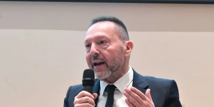 Στουρνάρας: Αστικός μύθος οι τριγωνικές συναλλαγές μεταξύ τραπεζών και servicers