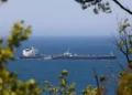 Οι τιμές του πετρελαίου καταρρέουν, αντιδρούν στα «νέα» για αποκατάσταση της ναυσιπλοΐας στα Στενά του Ορμούζ