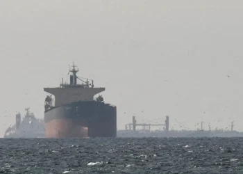 Εναλλακτικές των Στενών του Ορμούζ αναζητούν οι ναυτιλιακές, αν και διαρκούν και κοστίζουν περισσότερο