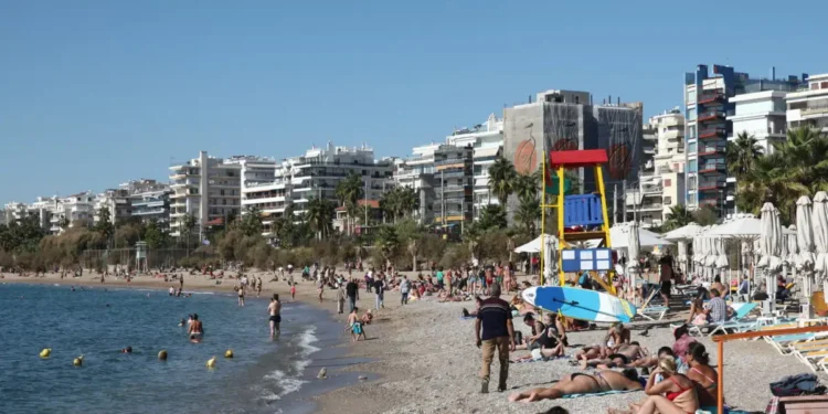 Καιρός: Ζέστη και λίγες βροχές το τριήμερο του Αγίου Πνεύματος – Ξεπέρασε τους 35 βαθμούς η θερμοκρασία την Πέμπτη