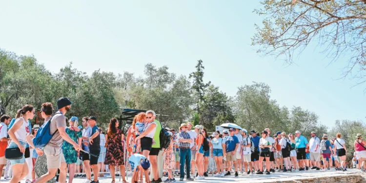 Τουρισμός: Στα €32,4 δισ. η άμεση συμβολή στην ελληνική οικονομία το 2025