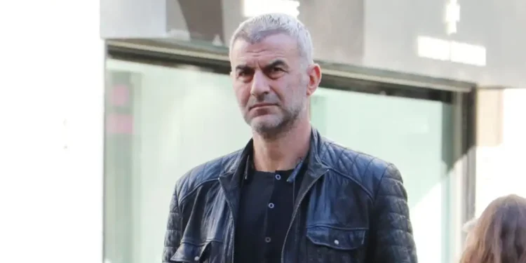 Γωγώ Μαστροκώστα: «Ο Τραϊανός Δέλλας έφευγε με την τελευταία πτήση για Αθήνα και επέστρεφε το πρωί άυπνος για να την δει για λίγες ώρες»