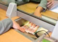 Δικαίωση ΕΚΠΟΙΖΩ για την επιβολή μηνιαίας χρέωσης 0,80 ευρώ σε καταθετικούς λογαριασμούς