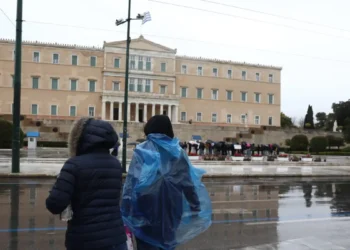 Καιρός: Χαμηλές θερμοκρασίες, βροχές και ισχυροί βοριάδες το Σαββατοκύριακο – Αλλαγή σκηνικού από Δευτέρα