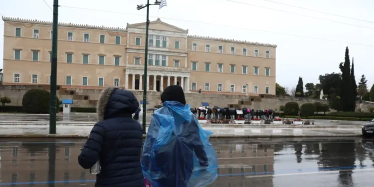 Καιρός: Χαμηλές θερμοκρασίες, βροχές και ισχυροί βοριάδες το Σαββατοκύριακο – Αλλαγή σκηνικού από Δευτέρα