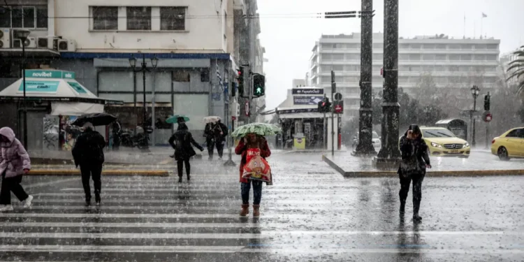 Καιρός: Χειμωνιάτικη Πρωτομαγιά με βροχές, κρύο και θυελλώδεις ανέμους – Βουτιά της θερμοκρασίας