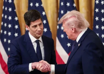 Ο Κέβιν Γουόρς ορκίστηκε νέος πρόεδρος της Fed – Οι προκλήσεις και οι πιέσεις Τραμπ για τα επιτόκια