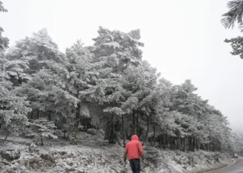 Ο καιρός «τρελάθηκε»: Χιόνια τον Μάιο σε Παρνασσό, Σέλι, Ορεινή Κορινθία, Δράμα και θερμοκρασίες κάτω από το μηδέν