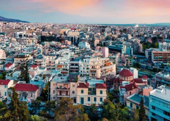 Ακίνητα: Λιγότερα σπίτια, περισσότεροι αγοραστές – Μέση αύξηση 3,7% στις τιμές πώλησης στην Ελλάδα